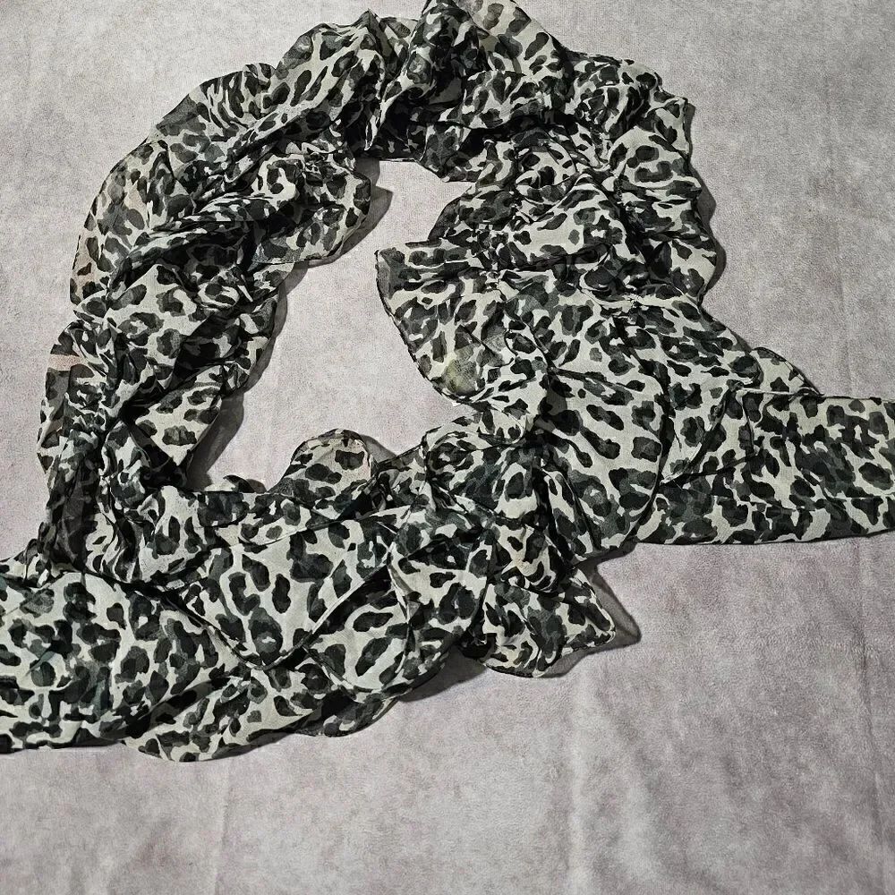 COLLECTION EIGHTEEN Cheetah Boa POLYESTER Scarf 13" x 72"‎